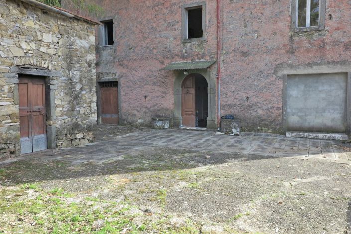 Image No.3-6 Bed Farmhouse for sale