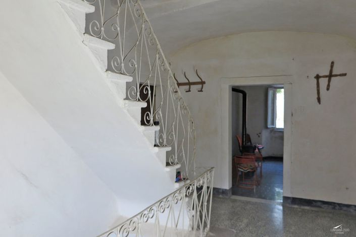 Image No.8-6 Bed Farmhouse for sale