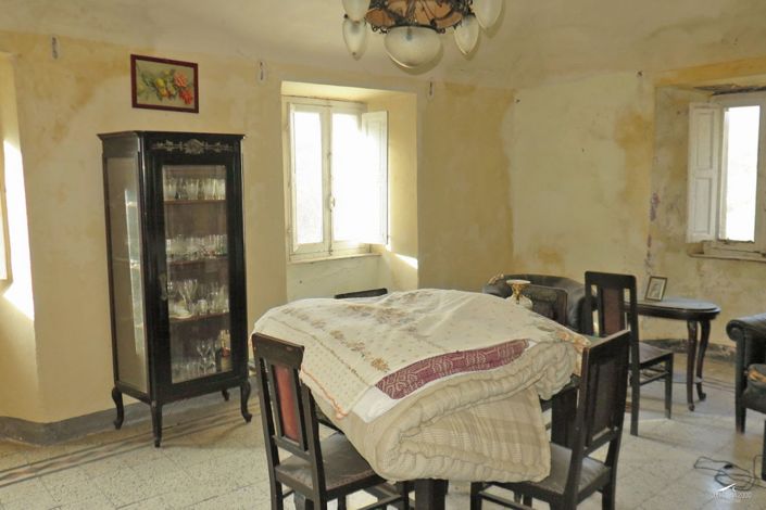 Image No.9-6 Bed Farmhouse for sale