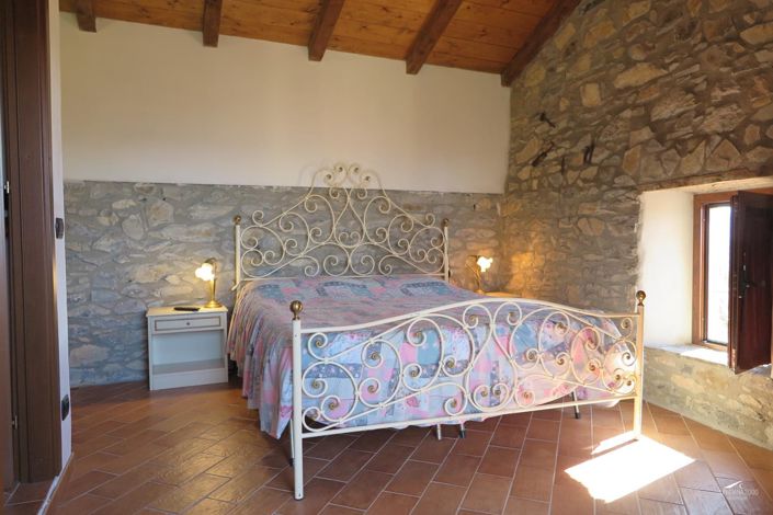 Image No.20-1 Bed Farmhouse for sale