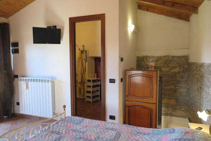 Image No.22-1 Bed Farmhouse for sale