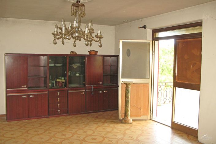 Image No.12-2 Bed Property for sale