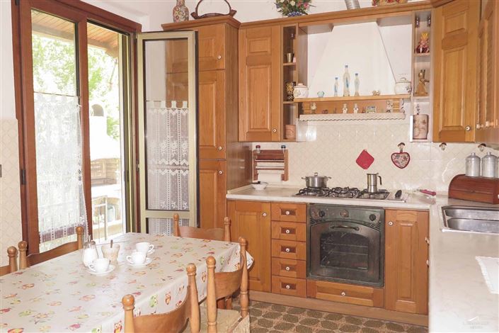 Image No.12-3 Bed Property for sale