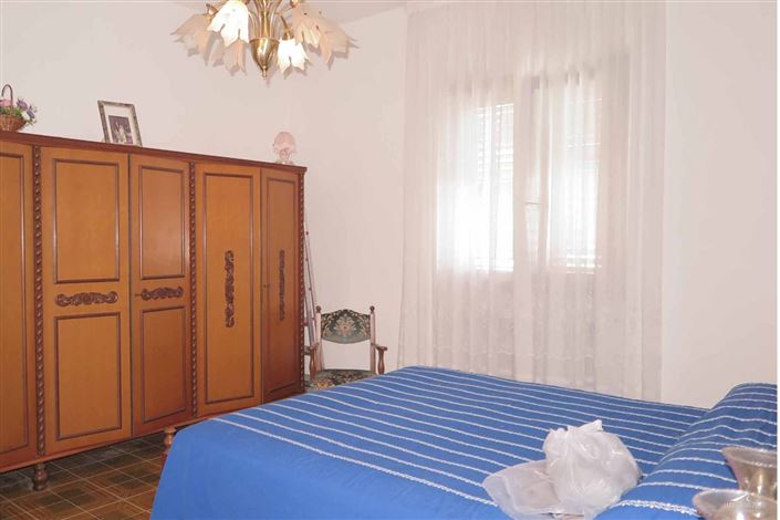 Image No.14-3 Bed Property for sale