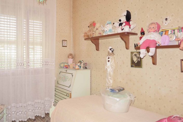 Image No.15-3 Bed Property for sale