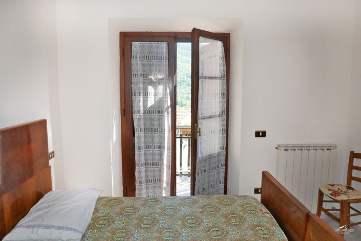 Image No.18-4 Bed Property for sale