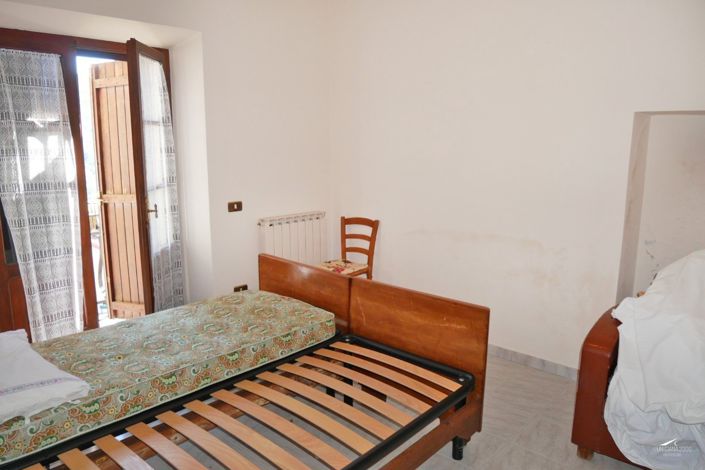 Image No.19-4 Bed Property for sale