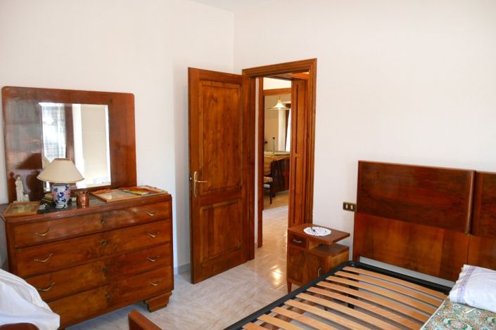 Image No.20-4 Bed Property for sale