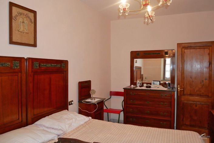 Image No.24-4 Bed Property for sale