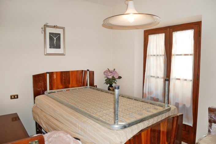Image No.27-4 Bed Property for sale