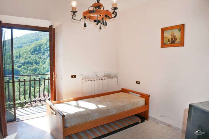 Image No.28-4 Bed Property for sale