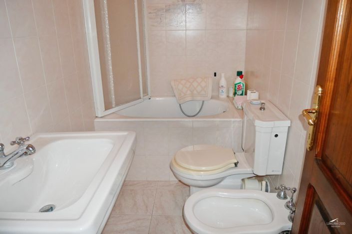 Image No.32-4 Bed Property for sale