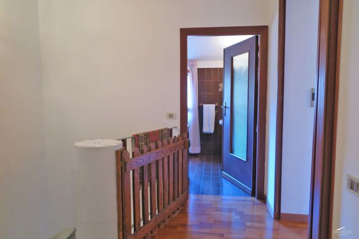 Image No.20-5 Bed Property for sale