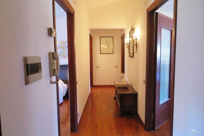 Image No.21-5 Bed Property for sale