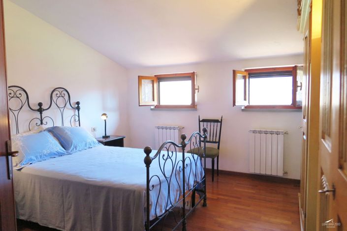 Image No.22-5 Bed Property for sale