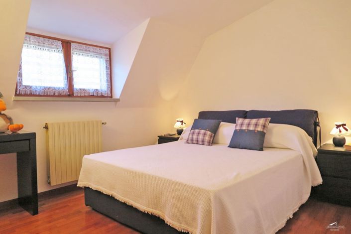 Image No.24-5 Bed Property for sale