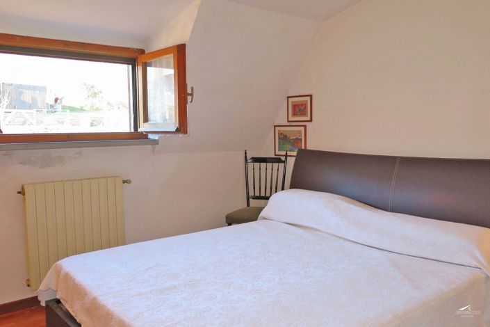 Image No.25-5 Bed Property for sale