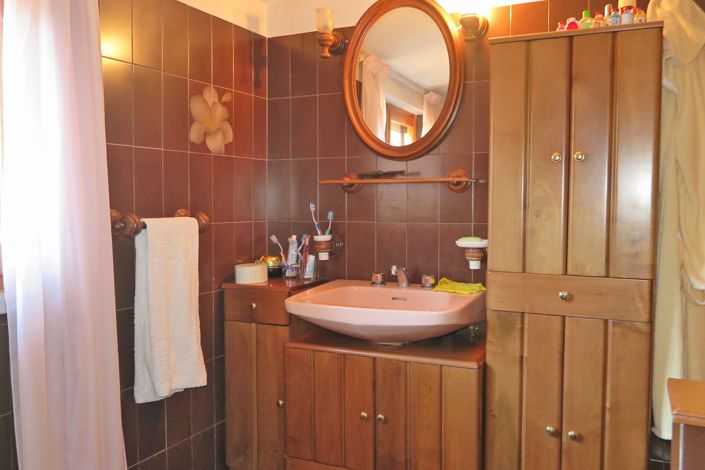 Image No.27-5 Bed Property for sale