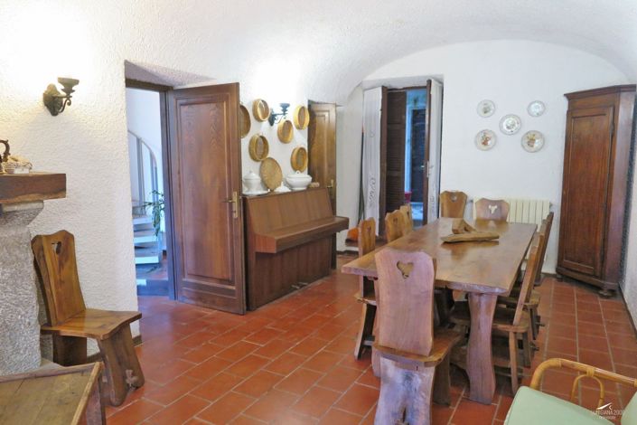 Image No.7-5 Bed Property for sale