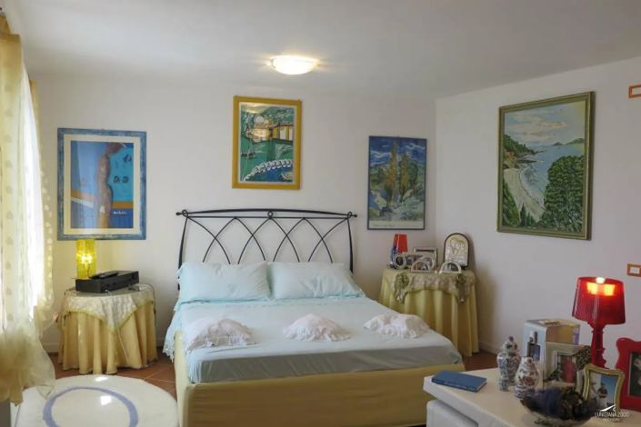 Image No.15-3 Bed Property for sale