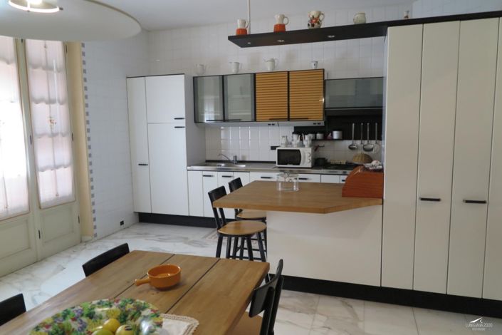 Image No.11-3 Bed Property for sale