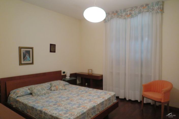 Image No.17-3 Bed Property for sale