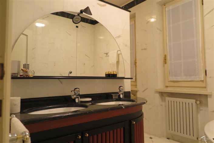 Image No.21-3 Bed Property for sale