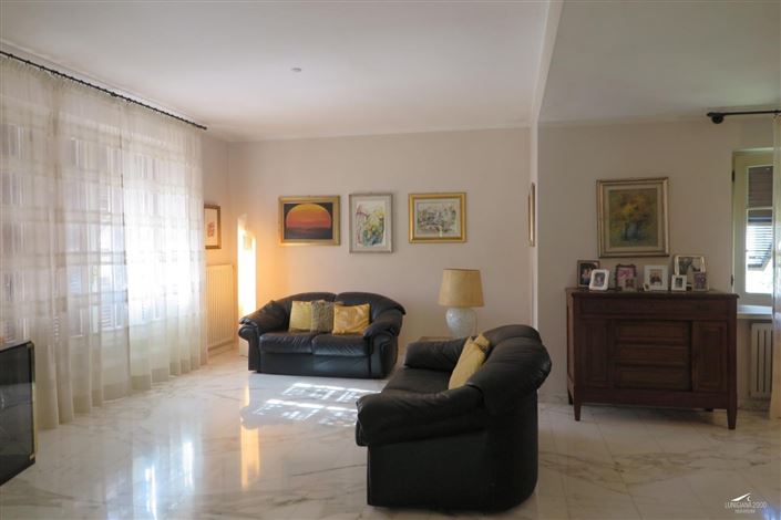 Image No.8-3 Bed Property for sale