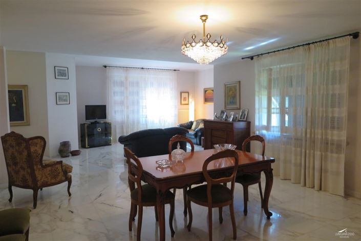 Image No.9-3 Bed Property for sale