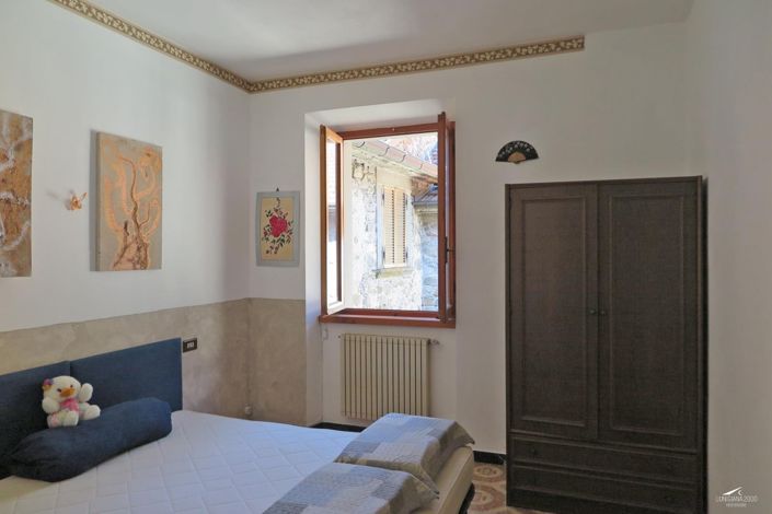 Image No.10-2 Bed Property for sale