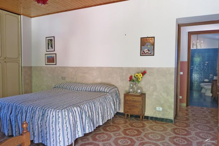 Image No.15-2 Bed Property for sale