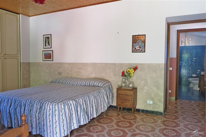 Image No.15-2 Bed Property for sale