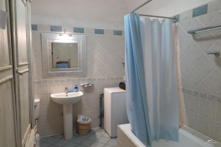 Image No.10-3 Bed Property for sale