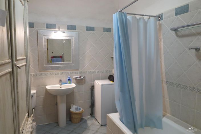 Image No.10-3 Bed Property for sale