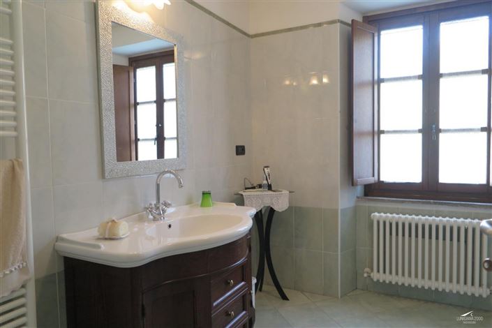 Image No.12-4 Bed Farmhouse for sale