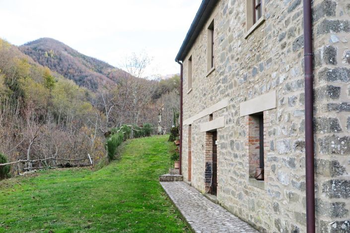 Image No.16-4 Bed Farmhouse for sale