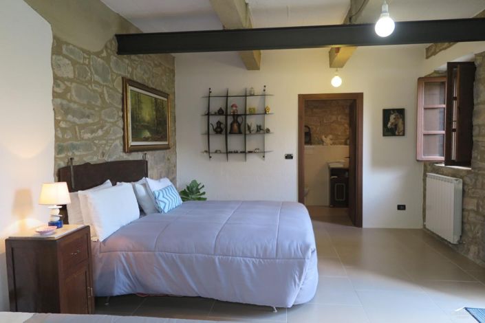 Image No.17-4 Bed Farmhouse for sale