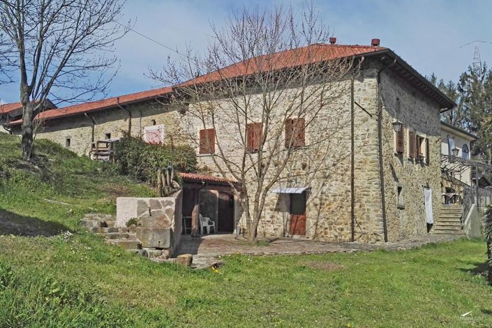 Image No.2-Ferme de 9 chambres à vendre à Mulazzo
