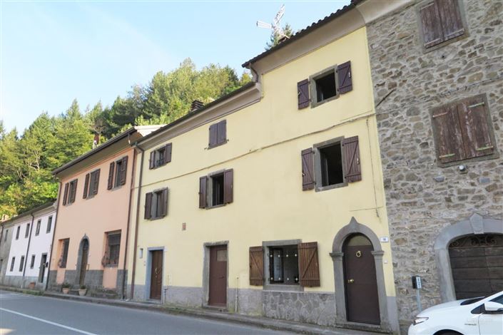 Image No.1-Propriété de 3 chambres à vendre à Fivizzano