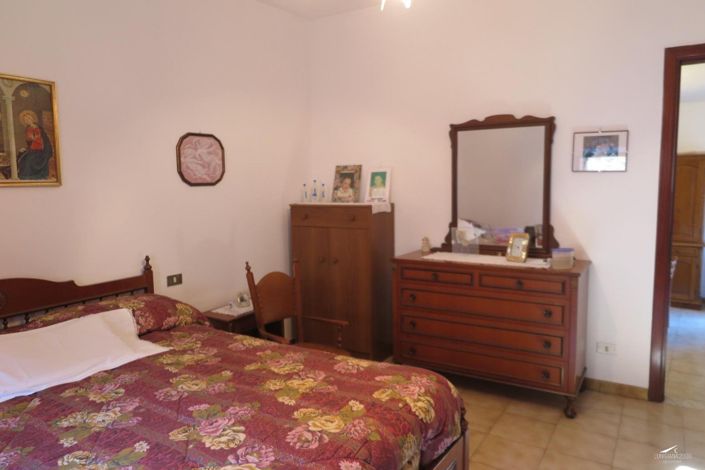 Image No.15-2 Bed Property for sale