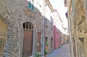 Image No.0-Propriété de 4 chambres à vendre à Villafranca in Lunigiana