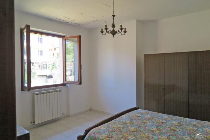 Image No.13-3 Bed Property for sale