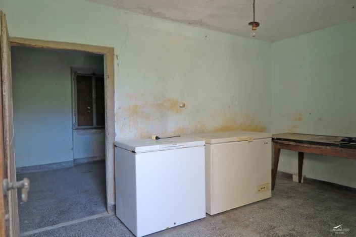 Image No.18-3 Bed Property for sale