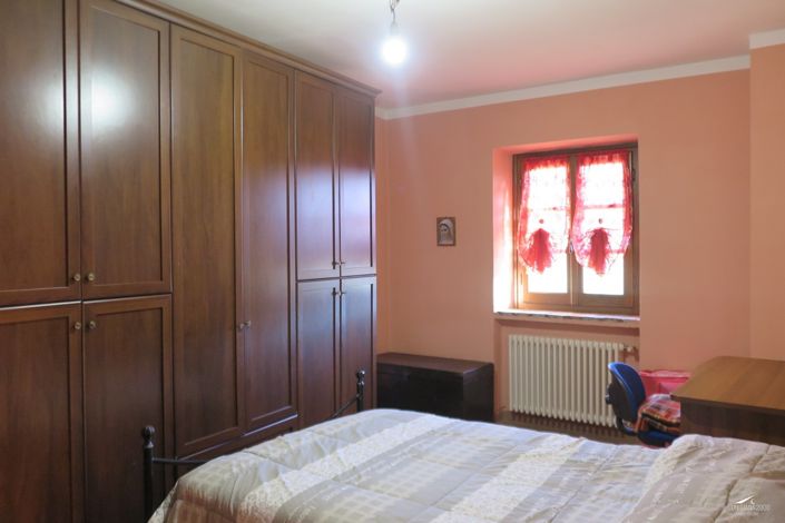 Image No.34-4 Bed Property for sale