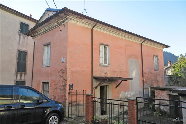 Image No.1-Propriété de 3 chambres à vendre à Fivizzano