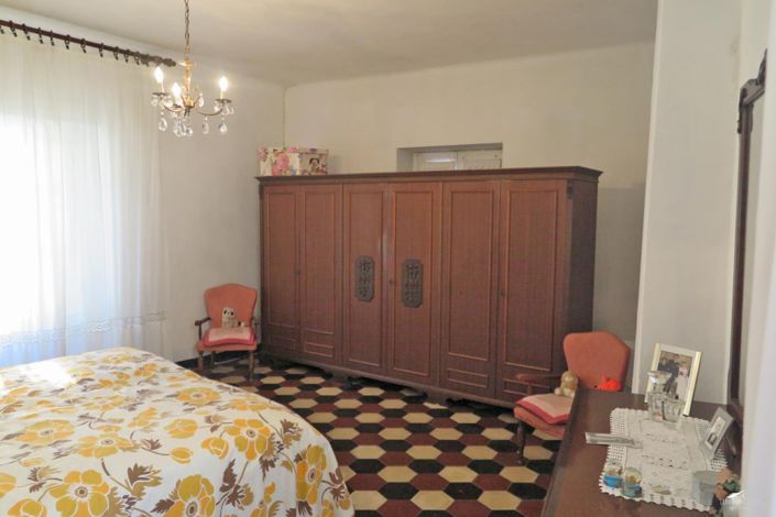 Image No.11-3 Bed Property for sale