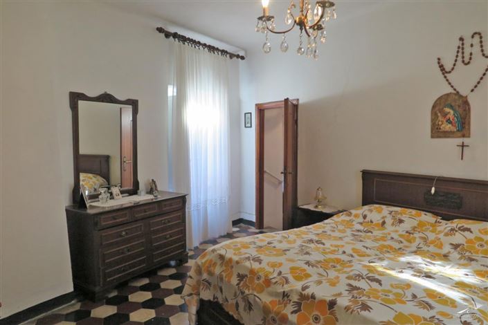 Image No.12-3 Bed Property for sale