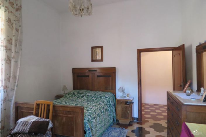 Image No.13-3 Bed Property for sale