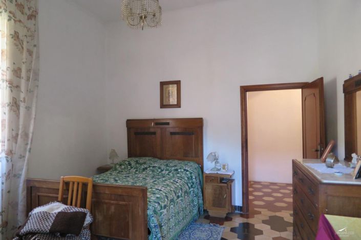 Image No.13-3 Bed Property for sale