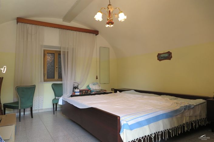 Image No.27-4 Bed Property for sale